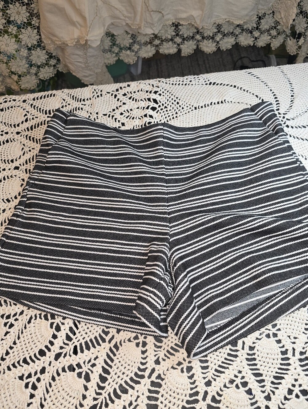 Kenar, High Waisted, Striped, Textured Black And White, US 10